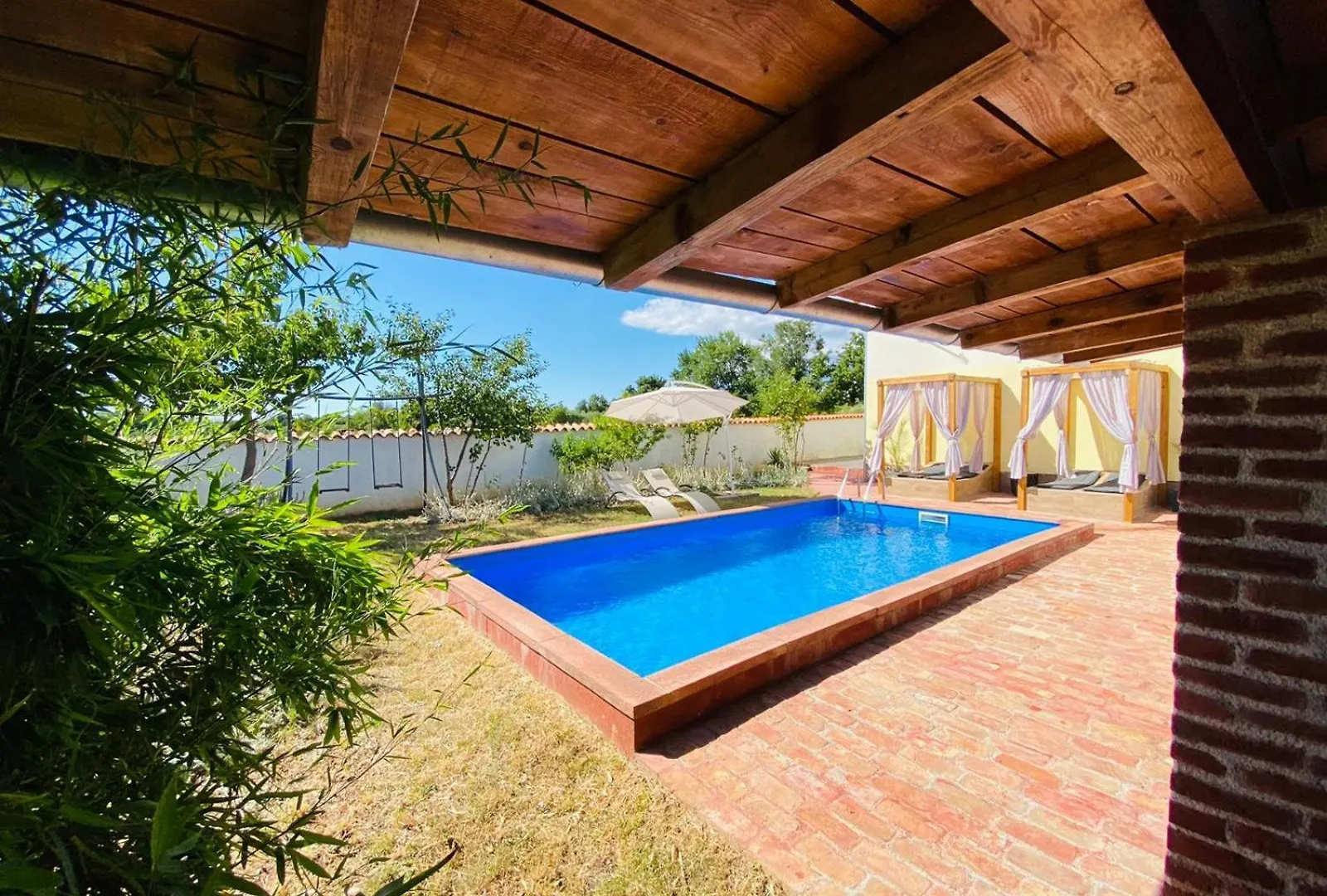 Ema Holiday Home Muntić
