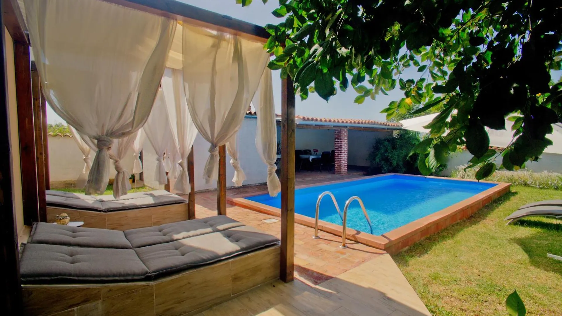 Ema Holiday Home Muntić