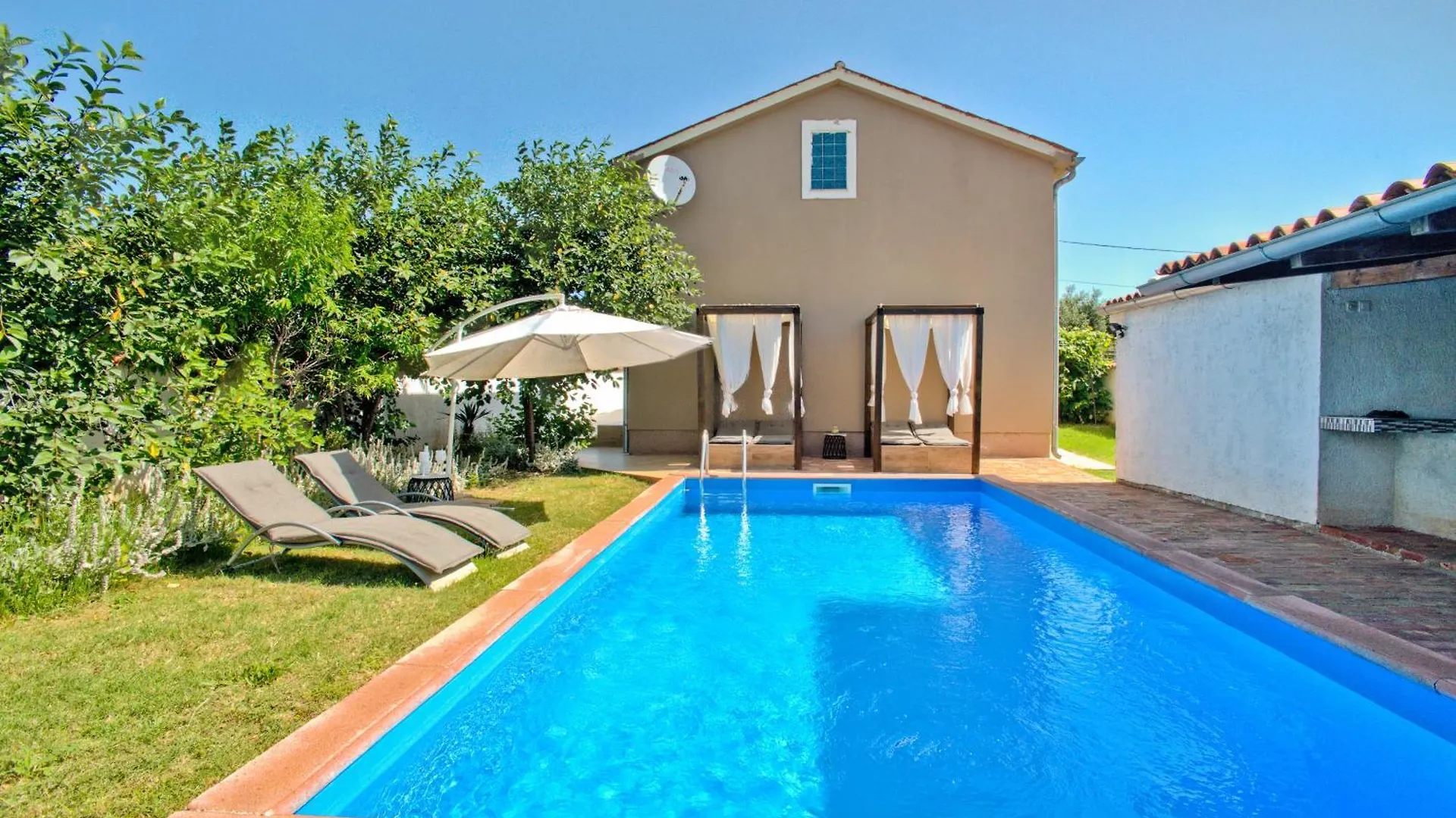 Ema Holiday Home Muntić