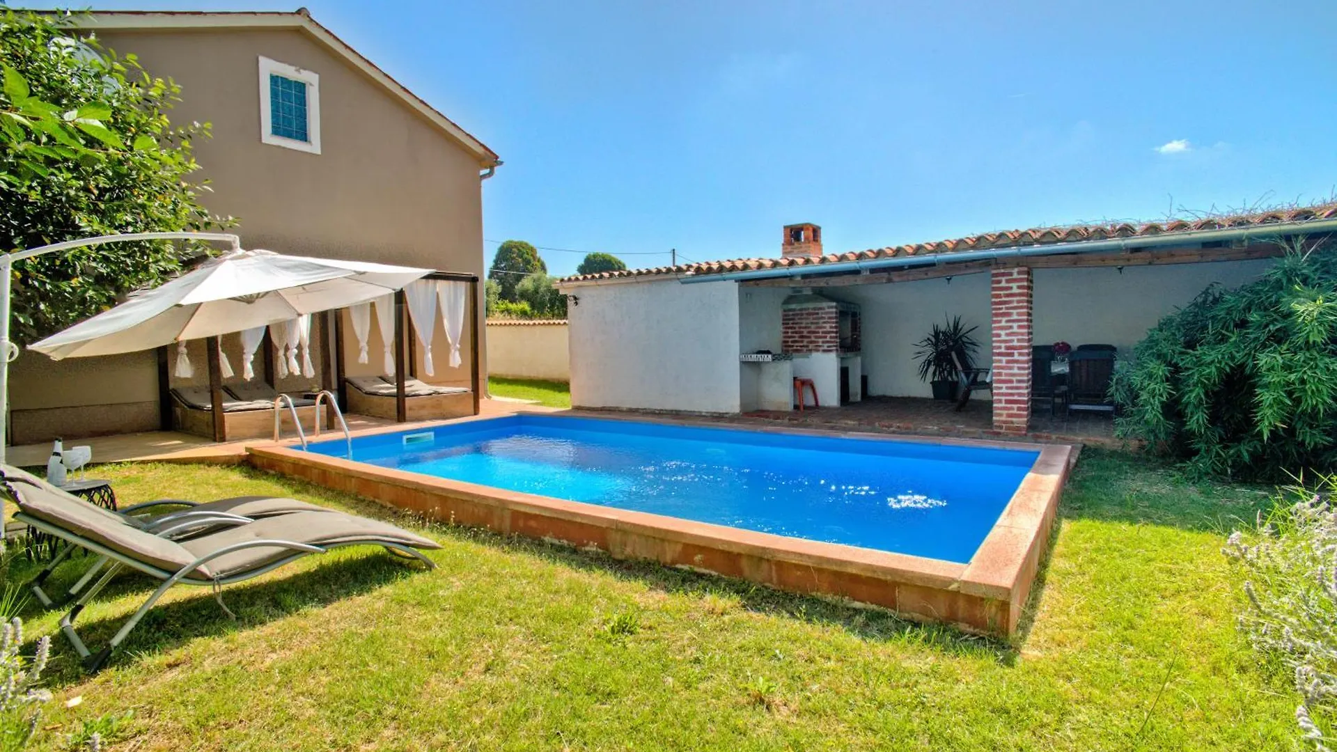 Ema Holiday Home Muntić 0*,