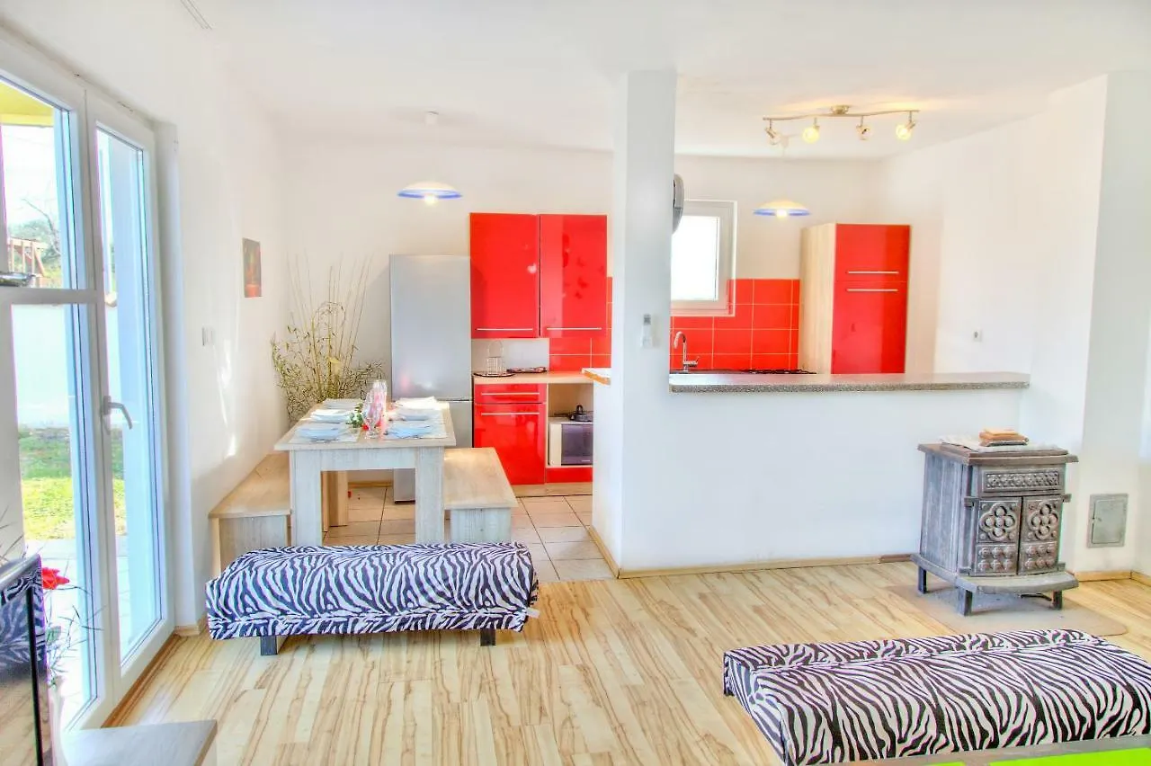 Ema Holiday Home Muntić