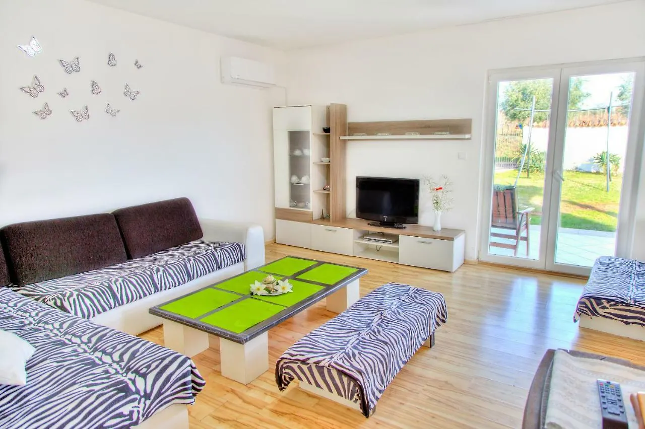 Ema Holiday Home Muntić