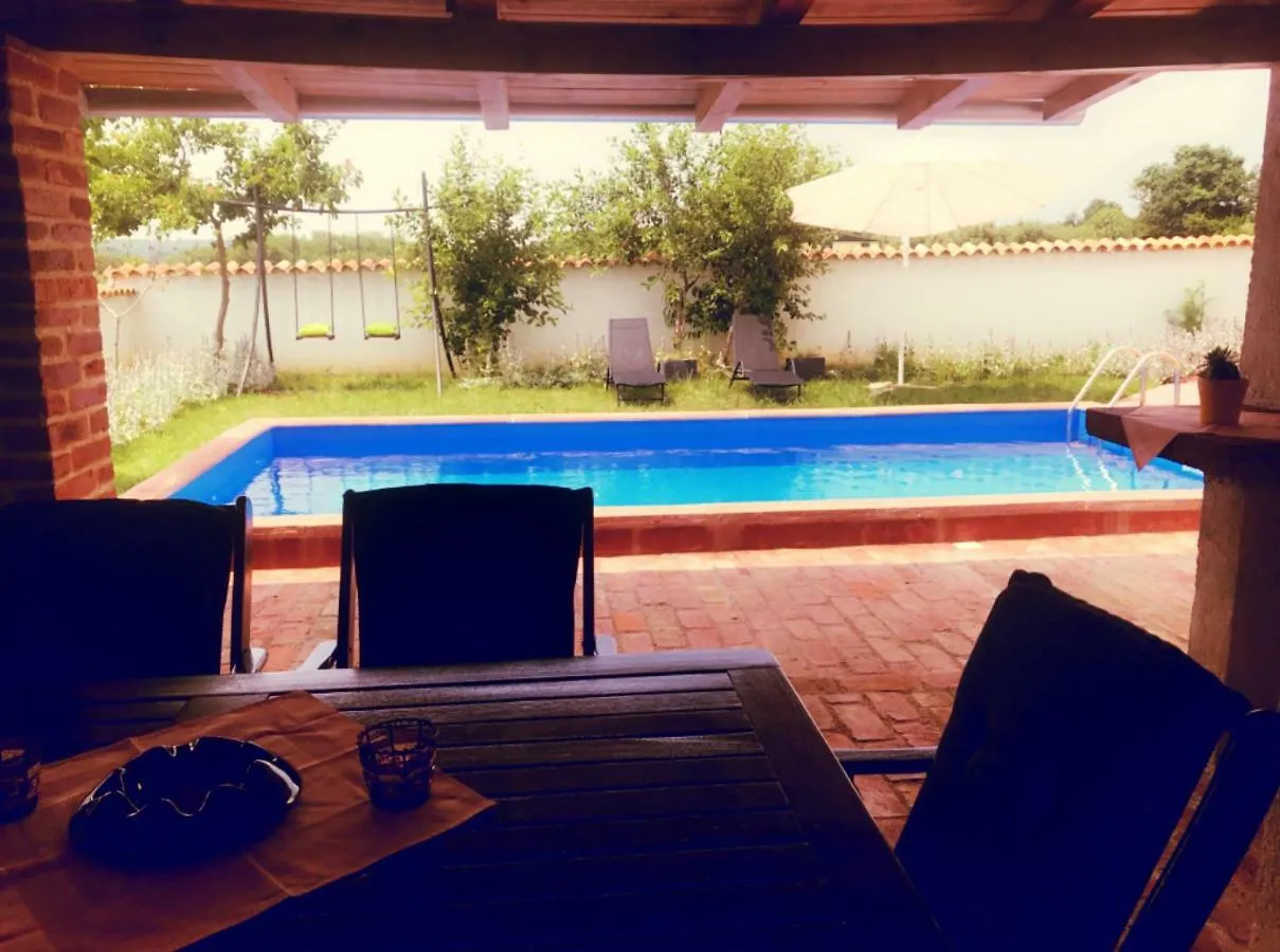 Ema Holiday Home Muntić